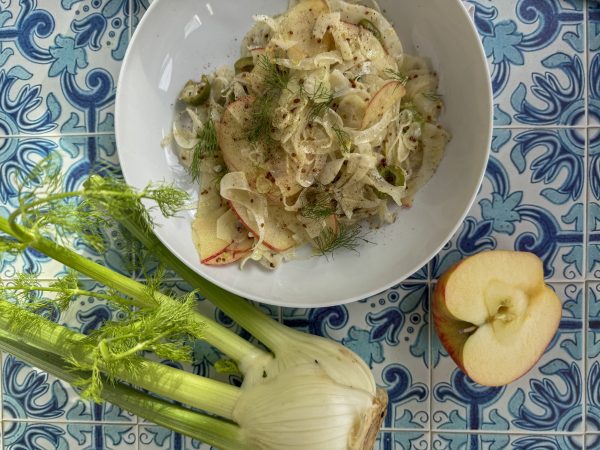 Shaved Fennel and Apple Salad (& kitchen tips for making salads!)